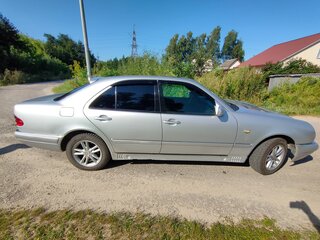 1997 Mercedes-Benz E-Класс 240 II (W210, S210), серый, 380000 рублей, вид 4