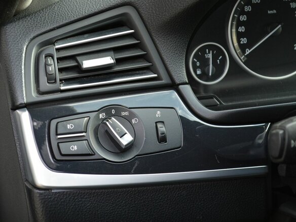 2012 BMW 5 серии 528i xDrive VI (F10/F11/F07), белый - вид 10