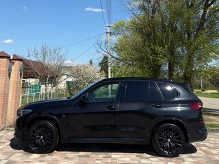 2020 BMW X5 40d IV (G05/G18), чёрный, 7200000 рублей, вид 2