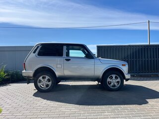 2018 Lada (ВАЗ) 2121 (4x4) Urban I Рестайлинг, серебристый, 580000 рублей, вид 4