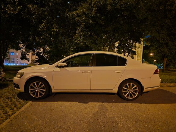 2011 Volkswagen Passat B7, белый, 1100000 рублей - вид 1