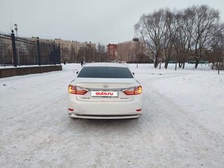 2016 Lexus ES 200 VI Рестайлинг, белый, 2700000 рублей, вид 3