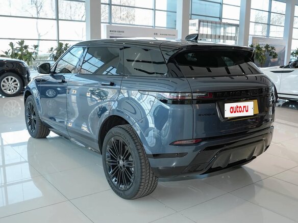 2026 Land Rover Range Rover Evoque II Рестайлинг, серый - вид 4