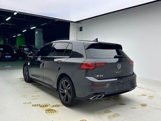 2023 Volkswagen Golf VIII, чёрный, 1570000 рублей, вид 4