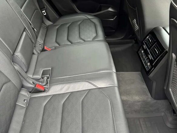 2020 Volkswagen Touareg III, чёрный, 6100000 рублей - вид 12