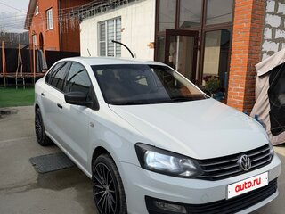 2016 Volkswagen Polo V Рестайлинг, белый, 850000 рублей, вид 3