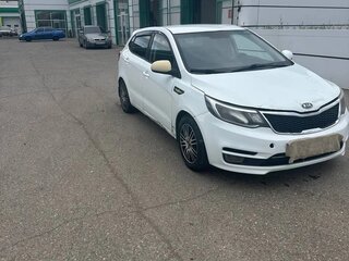 2017 Kia Rio III Рестайлинг, белый, 420000 рублей, вид 1