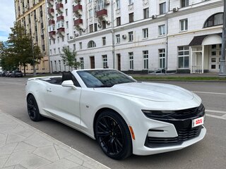 2019 Chevrolet Camaro VI Рестайлинг, белый, 3650000 рублей, вид 2