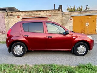 2014 Renault Sandero I, красный, 565000 рублей, вид 4