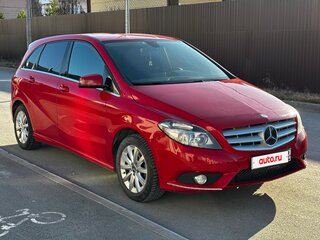 2012 Mercedes-Benz B-Класс 180 II (W246), красный, 1050000 рублей, вид 4