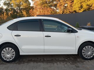 2018 Volkswagen Polo V Рестайлинг, белый, 1490000 рублей, вид 1
