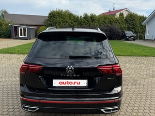2021 Volkswagen Tiguan II Рестайлинг, чёрный, 4500000 рублей, вид 4