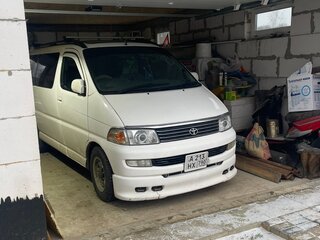 1998 Toyota Regius I, белый, 870000 рублей, вид 2