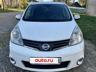 2013 Nissan Note I Рестайлинг, белый, 630000 рублей, вид 3