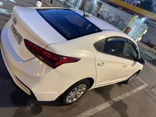 2019 Hyundai Solaris II, белый, 850000 рублей, вид 4