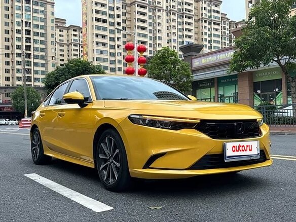2023 Honda Integra V, жёлтый - вид 2