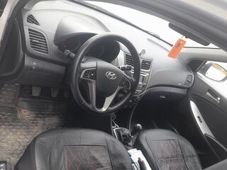 2016 Hyundai Solaris I Рестайлинг, серебристый, 700000 рублей, вид 3
