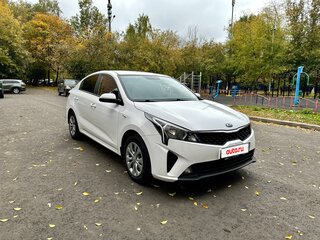 2021 Kia Rio IV Рестайлинг, белый, 1500000 рублей, вид 1