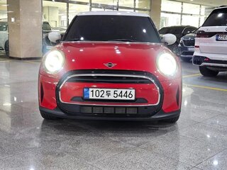 2022 Mini Hatch Cooper III (F55/F56) Рестайлинг 2, красный, 1784000 рублей, вид 2