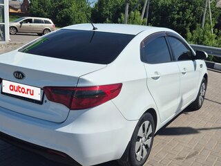 2013 Kia Rio III, белый, 635000 рублей, вид 4