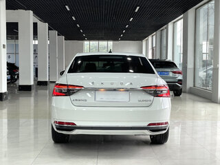 2023 Skoda Superb III Рестайлинг, белый, 2150000 рублей, вид 5
