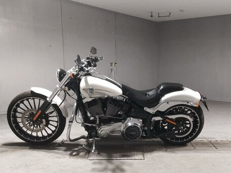 2017 Harley-Davidson Breakout, белый, 1532000 рублей, вид 2