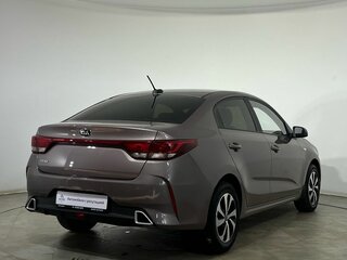 2021 Kia Rio IV Рестайлинг, коричневый, 1649000 рублей, вид 4