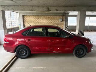 2012 Volkswagen Polo V, красный, 700000 рублей, вид 3