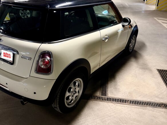 2012 Mini Hatch Cooper II (R56) Рестайлинг, белый - вид 9