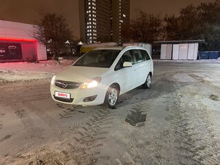 2013 Opel Zafira B Рестайлинг, белый, 900000 рублей, вид 1