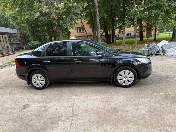 2010 Ford Focus II Рестайлинг, чёрный - вид 3