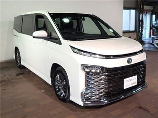2025 Toyota Voxy IV (R90), белый, 4650000 рублей, вид 4