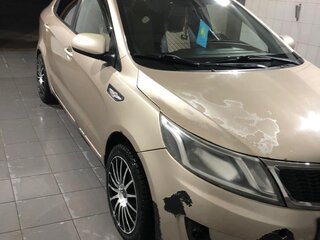 2013 Kia Rio 5-speed III, бежевый, 750000 рублей, вид 1