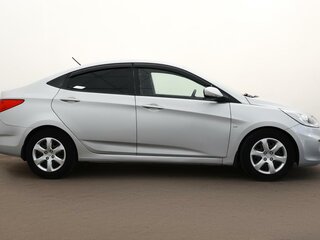 2013 Hyundai Solaris I, серебристый, 649000 рублей, вид 3