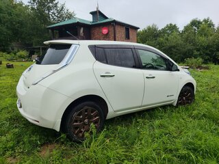 2014 Nissan Leaf (EM57) I (ZE0/AZE0), белый, 670000 рублей, вид 3
