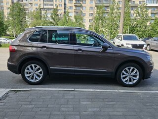 2020 Volkswagen Tiguan II, коричневый, 3339000 рублей, вид 2