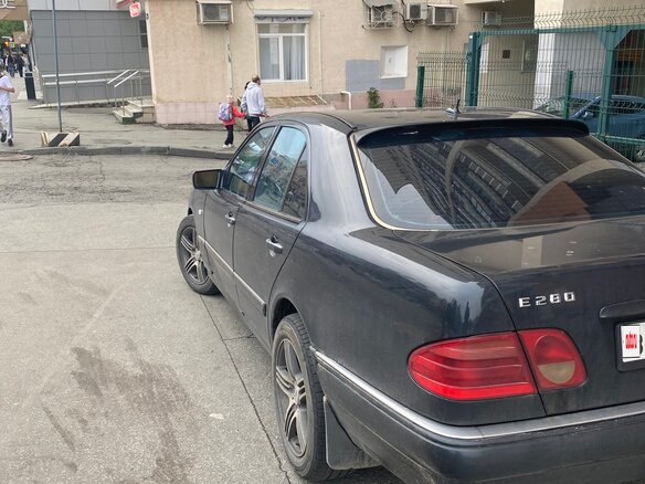 1999 Mercedes-Benz E-Класс 280 II (W210, S210), синий, 495000 рублей - вид 2