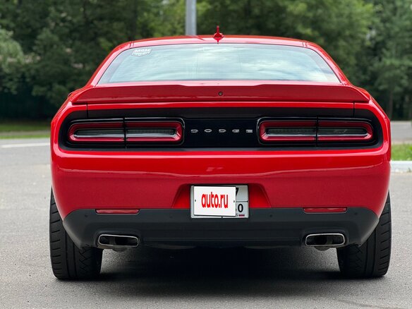 2017 Dodge Challenger III Рестайлинг 2, красный, 4000000 рублей - вид 5