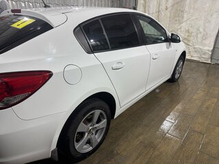 2012 Chevrolet Cruze I, белый, 620000 рублей, вид 3