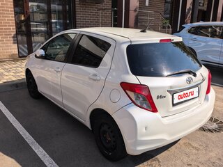 2011 Toyota Vitz III (XP130), белый, 510000 рублей, вид 5