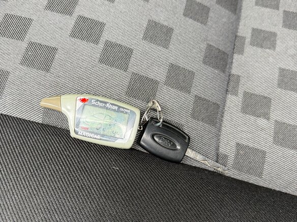 2008 Ford Focus II Рестайлинг, красный, 400000 рублей - вид 15
