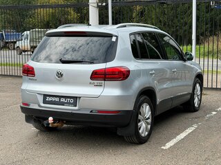 2016 Volkswagen Tiguan I Рестайлинг, серебристый, 2049000 рублей, вид 4