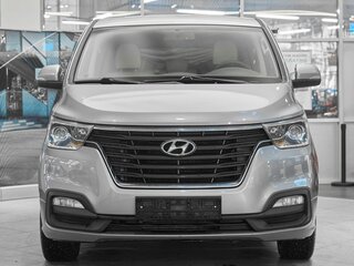2018 Hyundai H-1 II Рестайлинг 2, серебристый, 2489000 рублей, вид 2