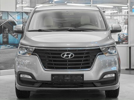 2018 Hyundai H-1 II Рестайлинг 2, серебристый, 2489000 рублей, вид 2
