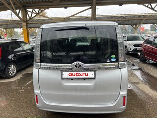 2016 Toyota Voxy III (R80), серебристый, 1650000 рублей, вид 5