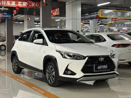 2022 Toyota Yaris L X XP150 Рестайлинг, белый, 942000 рублей, вид 3