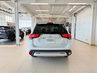 2020 Mitsubishi Outlander III Рестайлинг 3, белый, 2799000 рублей, вид 5