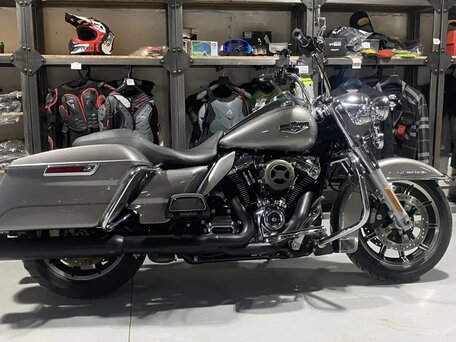 2017 Harley-Davidson Road King, серебристый, 1630000 рублей, вид 2
