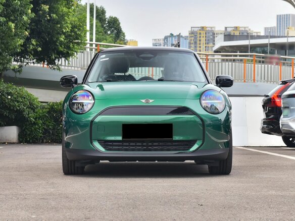 2025 Mini Hatch E IV (F65/F66/J01), зелёный, 2890002 рублей - вид 1