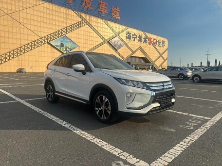 2022 Mitsubishi Eclipse Cross I, белый, 1990000 рублей, вид 3